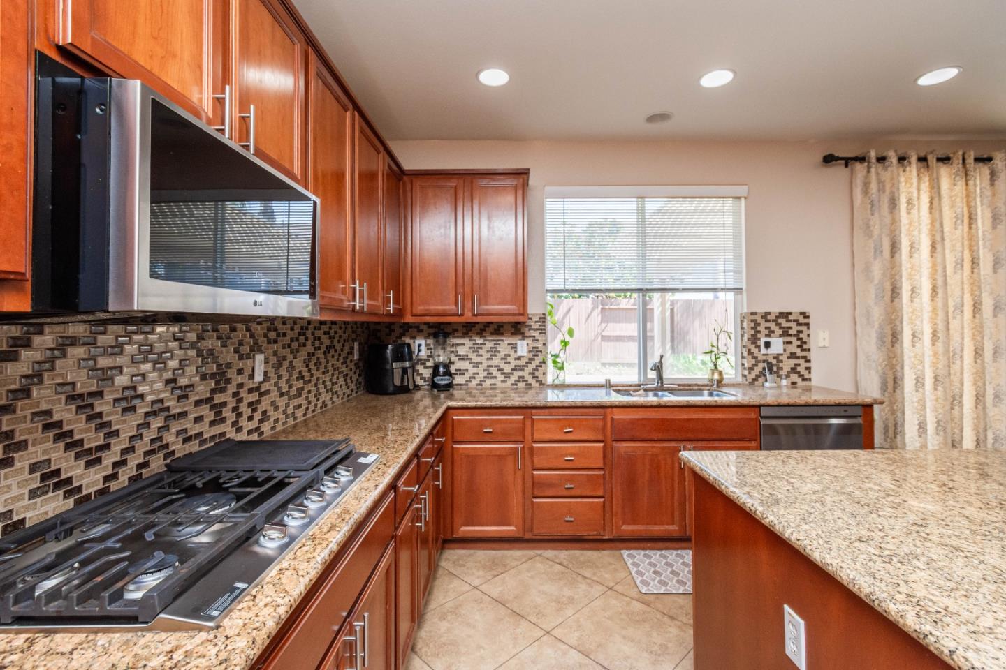 Detail Gallery Image 30 of 70 For 7150 Lyne Bay Dr, Roseville,  CA 95747 - 5 Beds | 3 Baths