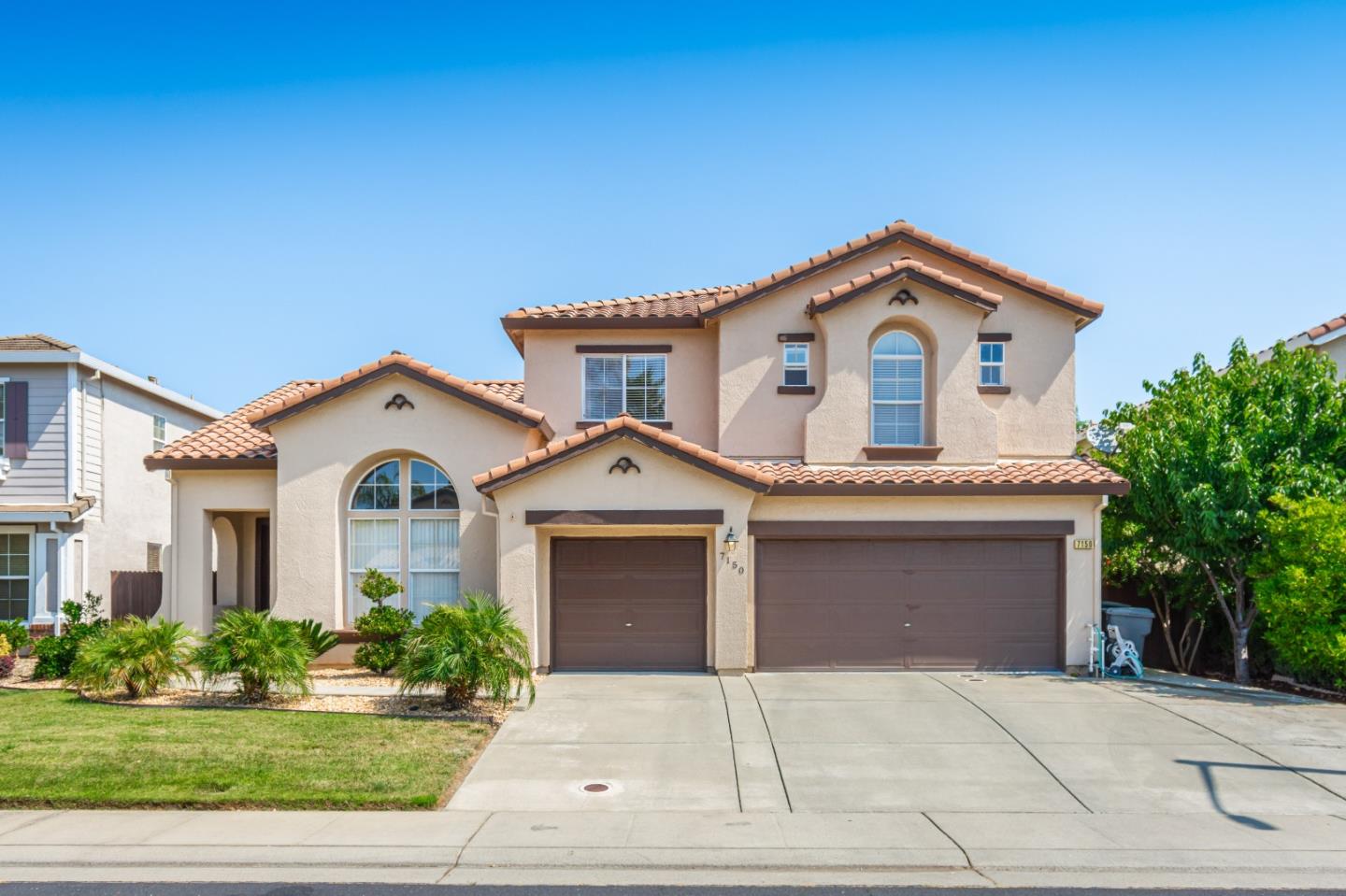Detail Gallery Image 4 of 70 For 7150 Lyne Bay Dr, Roseville,  CA 95747 - 5 Beds | 3 Baths