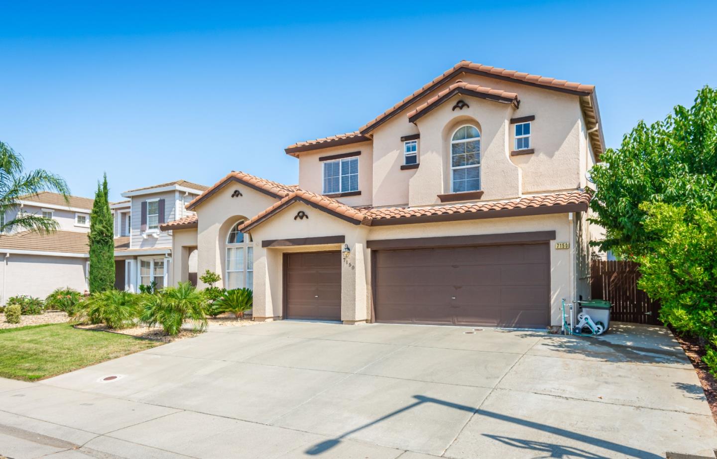 Detail Gallery Image 5 of 70 For 7150 Lyne Bay Dr, Roseville,  CA 95747 - 5 Beds | 3 Baths