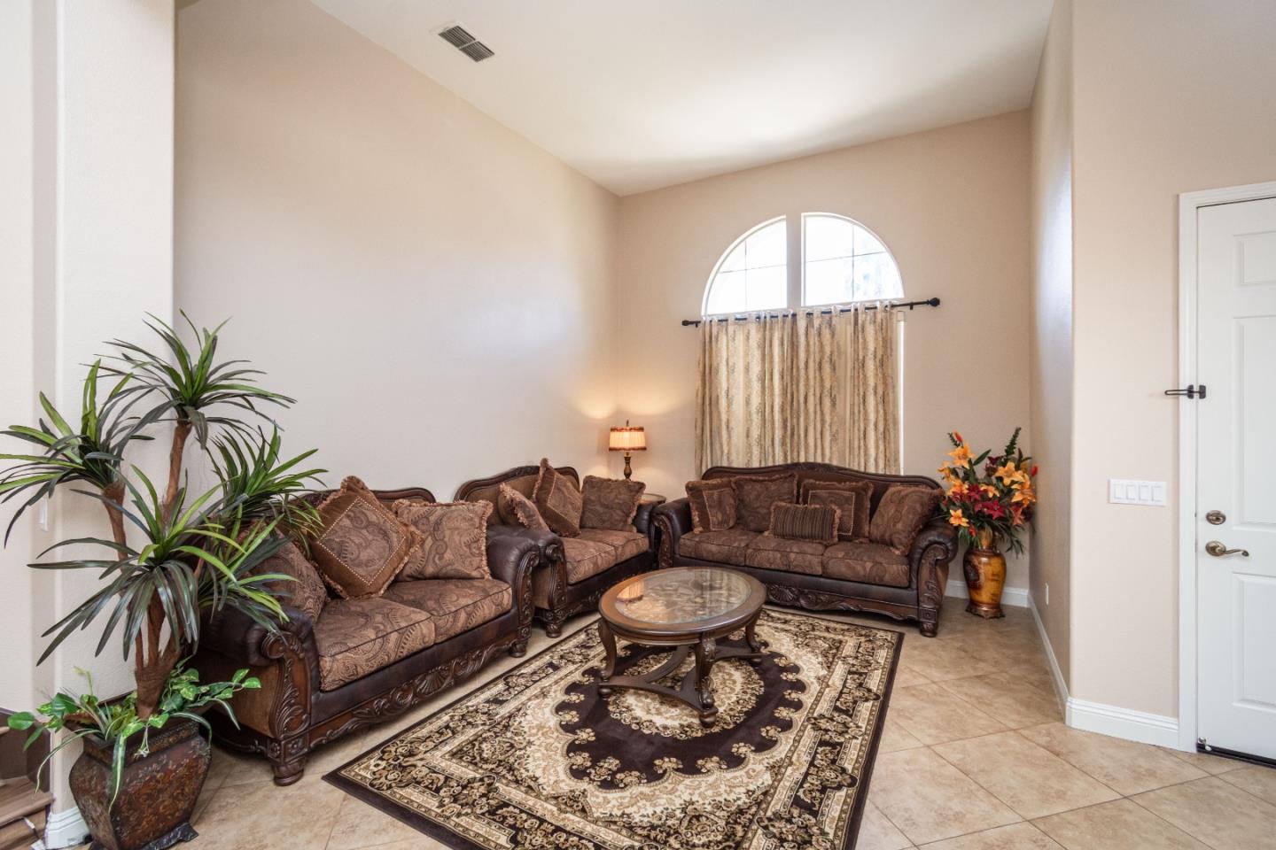 Detail Gallery Image 9 of 70 For 7150 Lyne Bay Dr, Roseville,  CA 95747 - 5 Beds | 3 Baths