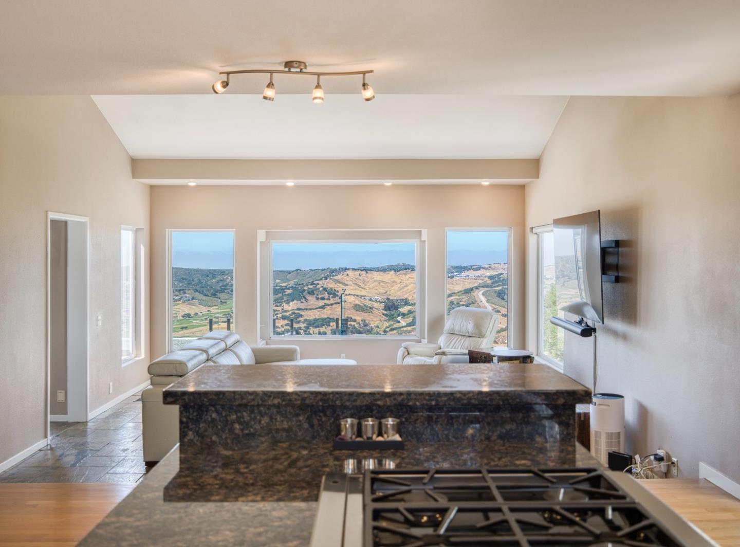 Detail Gallery Image 21 of 32 For 25681 Whip Rd, Monterey,  CA 93940 - 4 Beds | 2/1 Baths