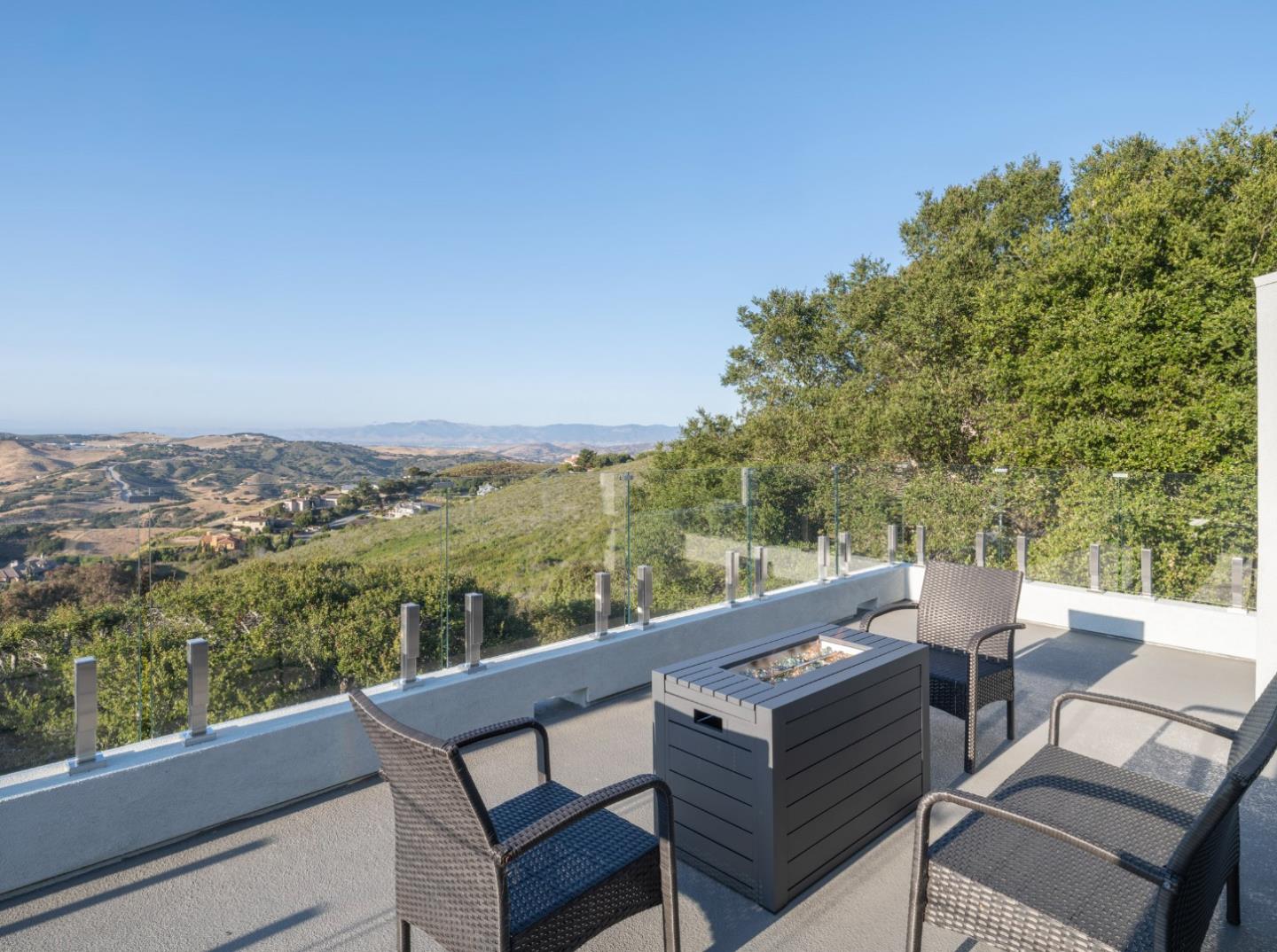 Detail Gallery Image 3 of 32 For 25681 Whip Rd, Monterey,  CA 93940 - 4 Beds | 2/1 Baths