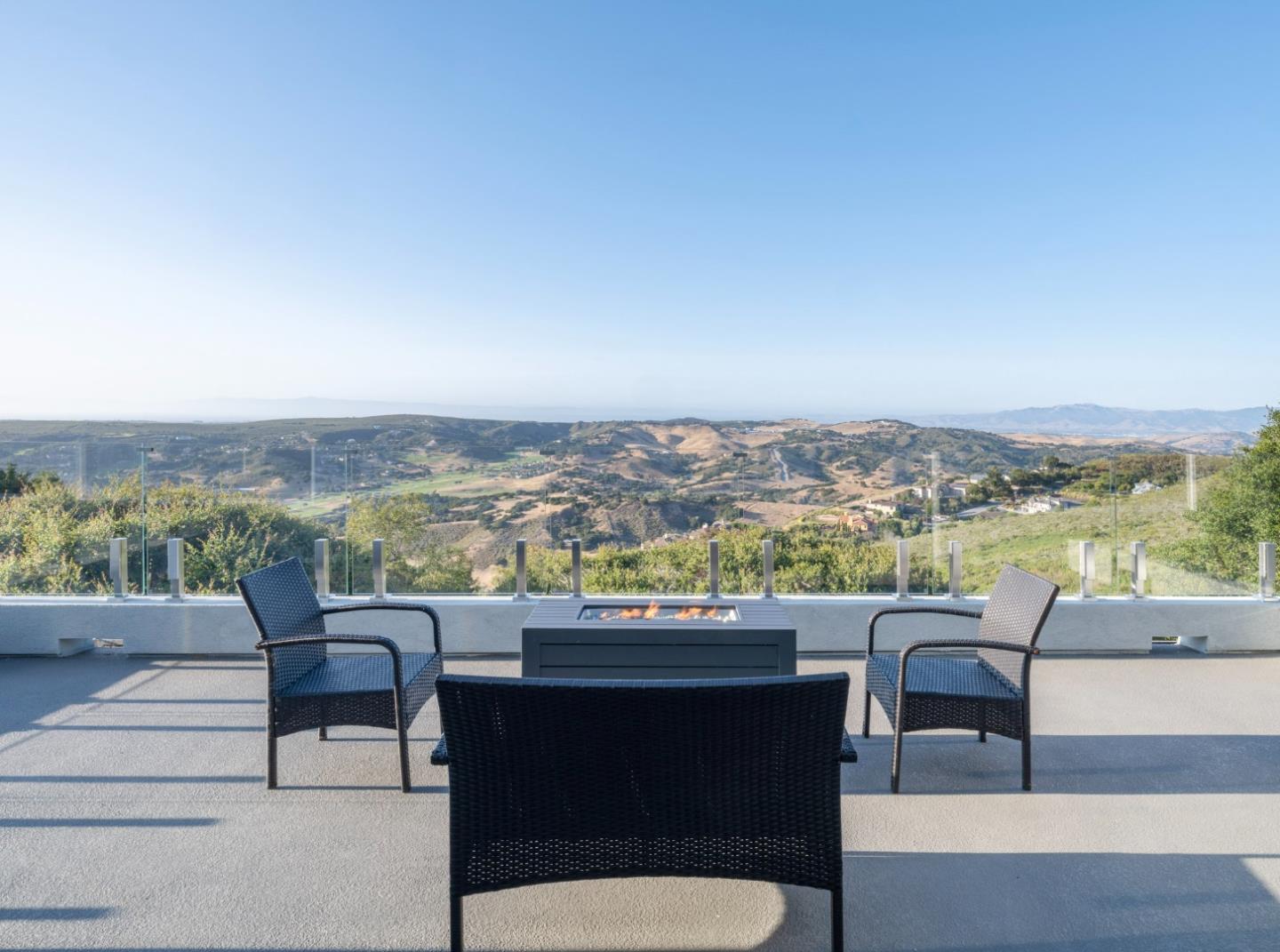 Detail Gallery Image 4 of 32 For 25681 Whip Rd, Monterey,  CA 93940 - 4 Beds | 2/1 Baths