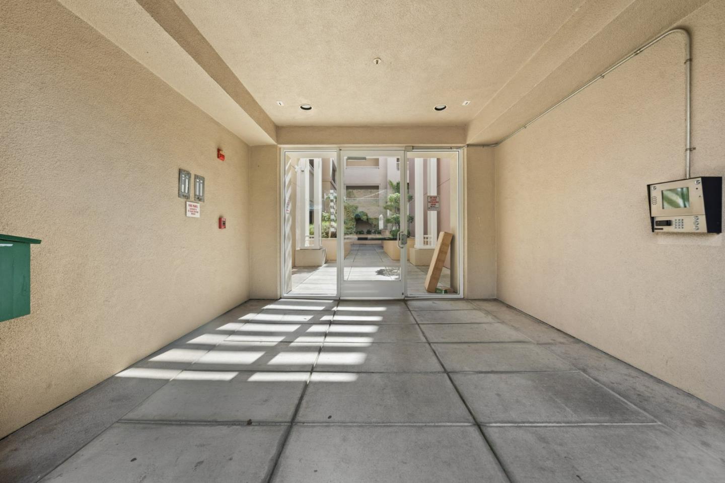 Detail Gallery Image 3 of 50 For 101 Crescent Way #2406,  San Francisco,  CA 94134 - 3 Beds | 2 Baths