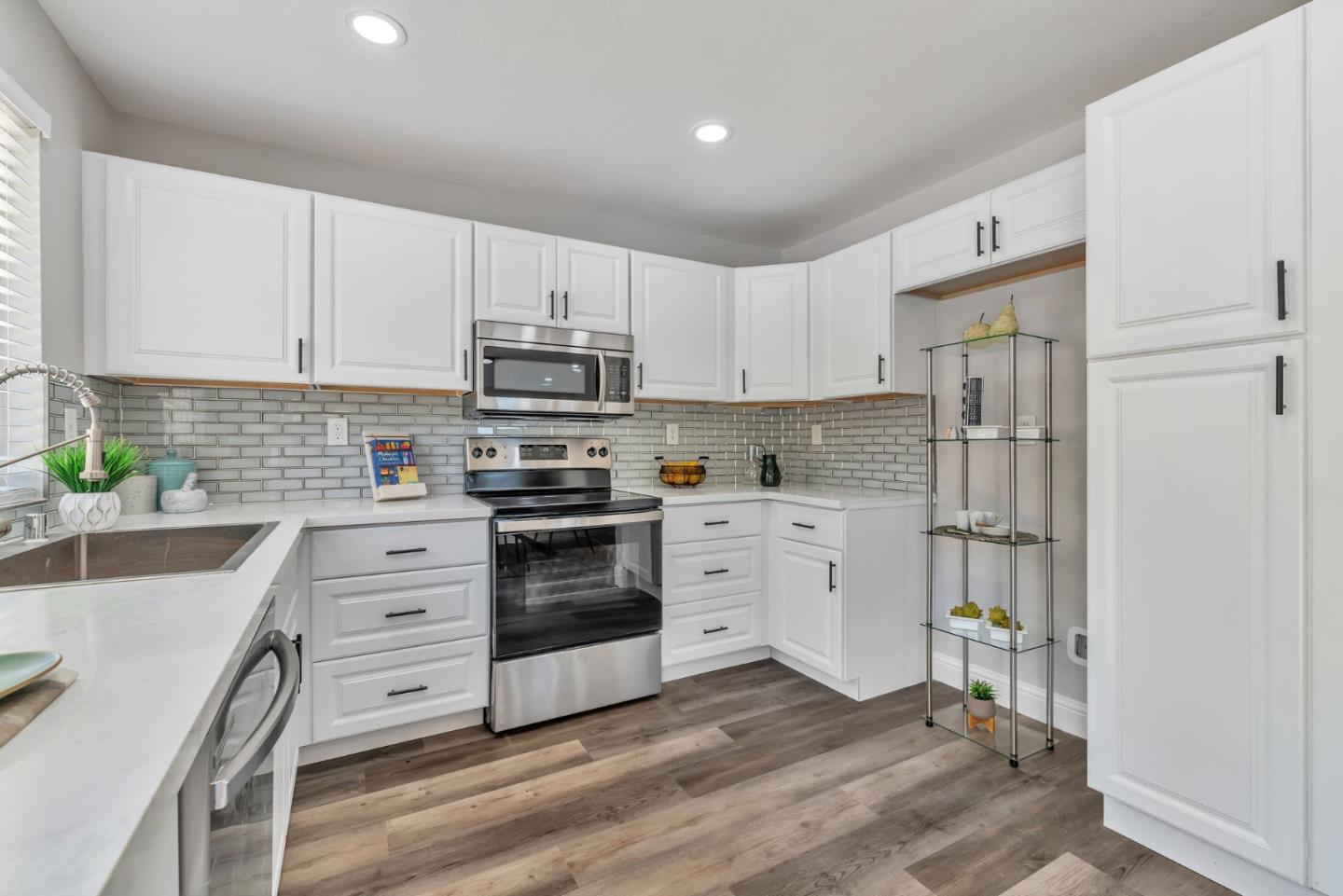 Detail Gallery Image 14 of 47 For 5109 Pawnee Dr, Antioch,  CA 94531 - 4 Beds | 2/1 Baths