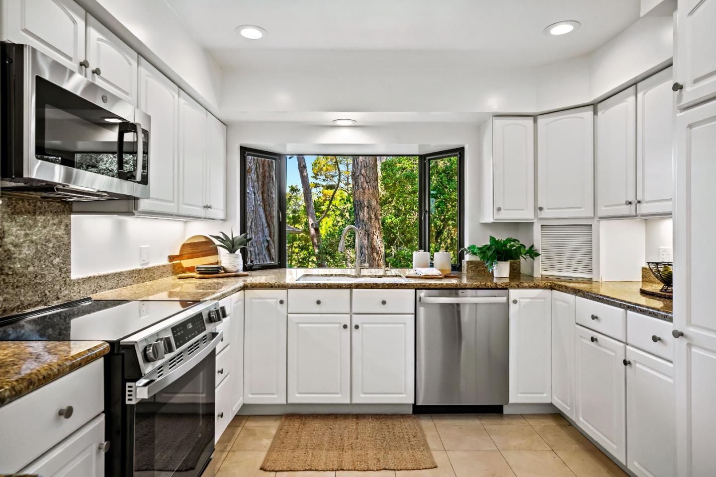 Detail Gallery Image 15 of 46 For 137 Del Mesa Carmel, Carmel,  CA 93923 - 2 Beds | 2 Baths