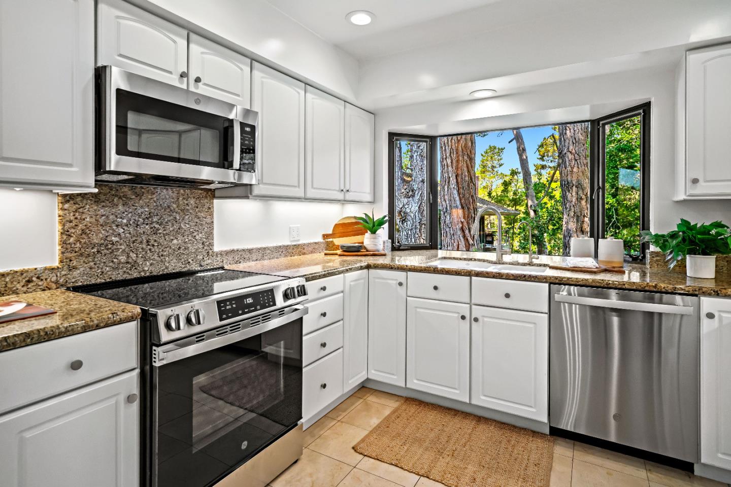 Detail Gallery Image 16 of 46 For 137 Del Mesa Carmel, Carmel,  CA 93923 - 2 Beds | 2 Baths