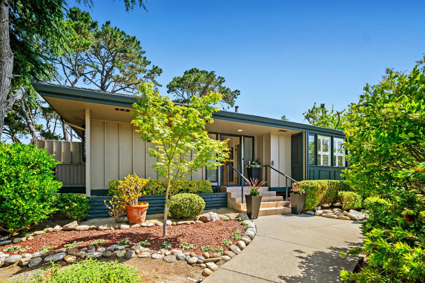 Detail Gallery Image 2 of 46 For 137 Del Mesa Carmel, Carmel,  CA 93923 - 2 Beds | 2 Baths