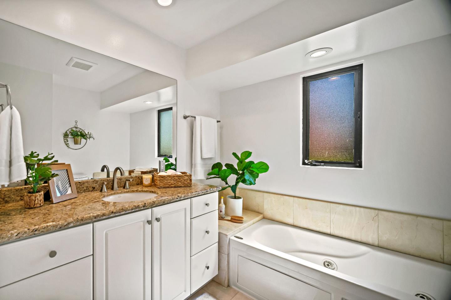 Detail Gallery Image 21 of 46 For 137 Del Mesa Carmel, Carmel,  CA 93923 - 2 Beds | 2 Baths