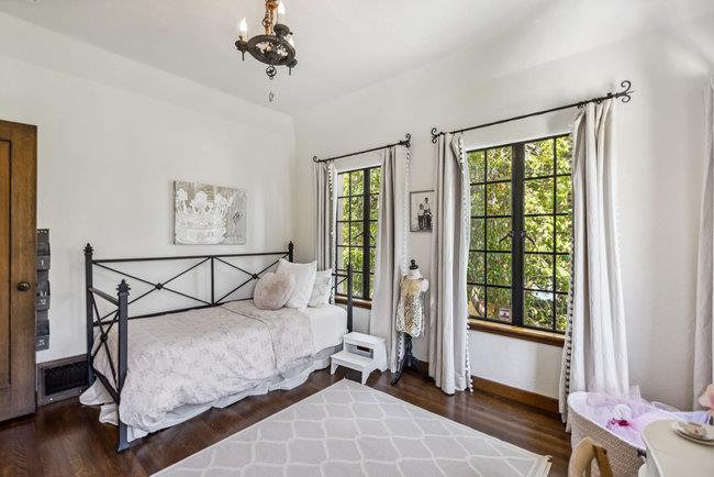 Detail Gallery Image 28 of 97 For 2307 Easton Dr, Burlingame,  CA 94010 - 4 Beds | 4/1 Baths