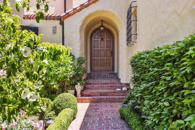 Detail Gallery Image 4 of 97 For 2307 Easton Dr, Burlingame,  CA 94010 - 4 Beds | 4/1 Baths