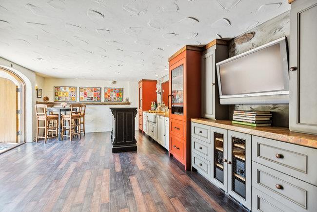 Detail Gallery Image 49 of 97 For 2307 Easton Dr, Burlingame,  CA 94010 - 4 Beds | 4/1 Baths