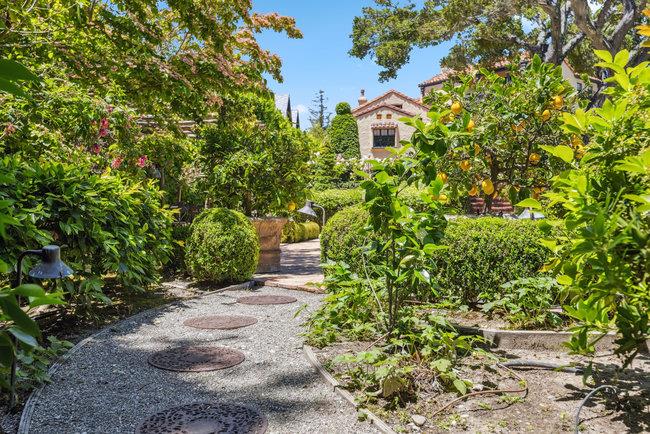 Detail Gallery Image 71 of 97 For 2307 Easton Dr, Burlingame,  CA 94010 - 4 Beds | 4/1 Baths