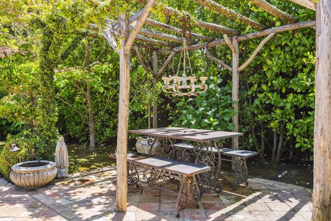 Detail Gallery Image 76 of 97 For 2307 Easton Dr, Burlingame,  CA 94010 - 4 Beds | 4/1 Baths