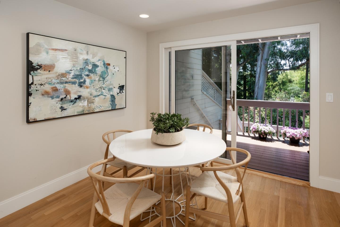 Detail Gallery Image 11 of 41 For 1330 Trinity Dr, Menlo Park,  CA 94025 - 3 Beds | 2/1 Baths
