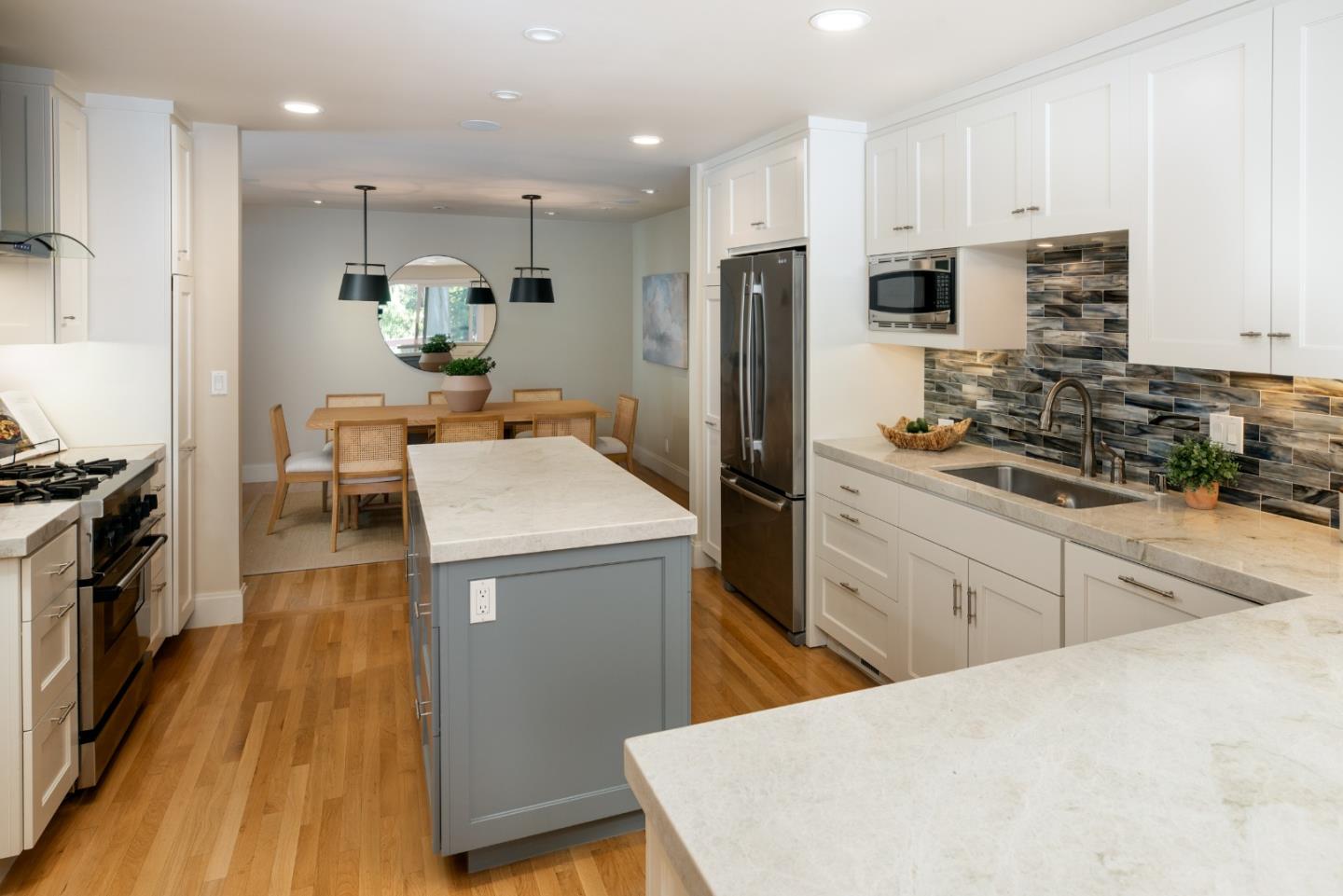 Detail Gallery Image 12 of 41 For 1330 Trinity Dr, Menlo Park,  CA 94025 - 3 Beds | 2/1 Baths