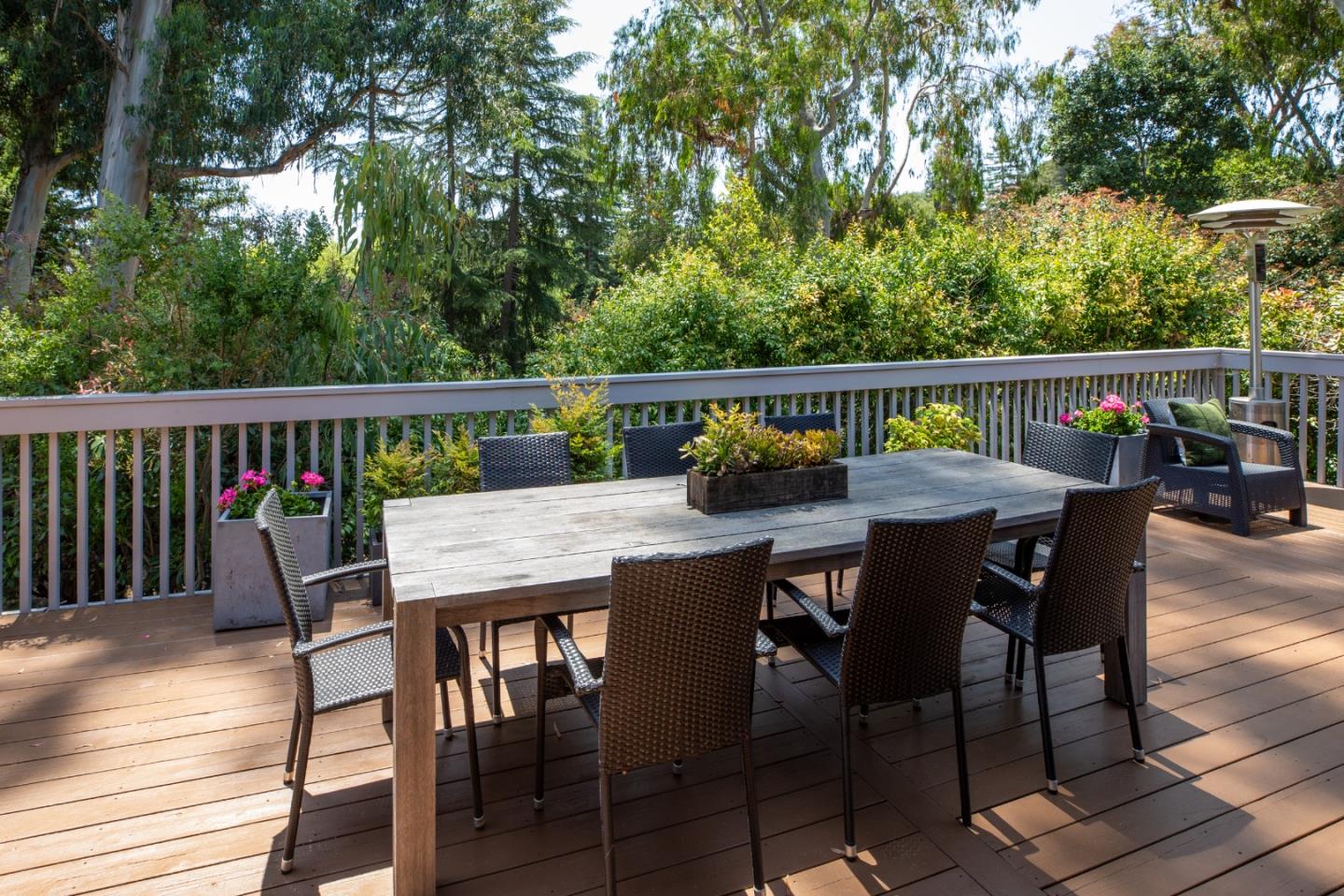 Detail Gallery Image 18 of 41 For 1330 Trinity Dr, Menlo Park,  CA 94025 - 3 Beds | 2/1 Baths