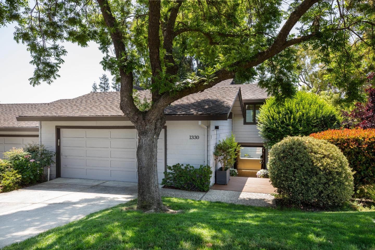 Detail Gallery Image 2 of 41 For 1330 Trinity Dr, Menlo Park,  CA 94025 - 3 Beds | 2/1 Baths