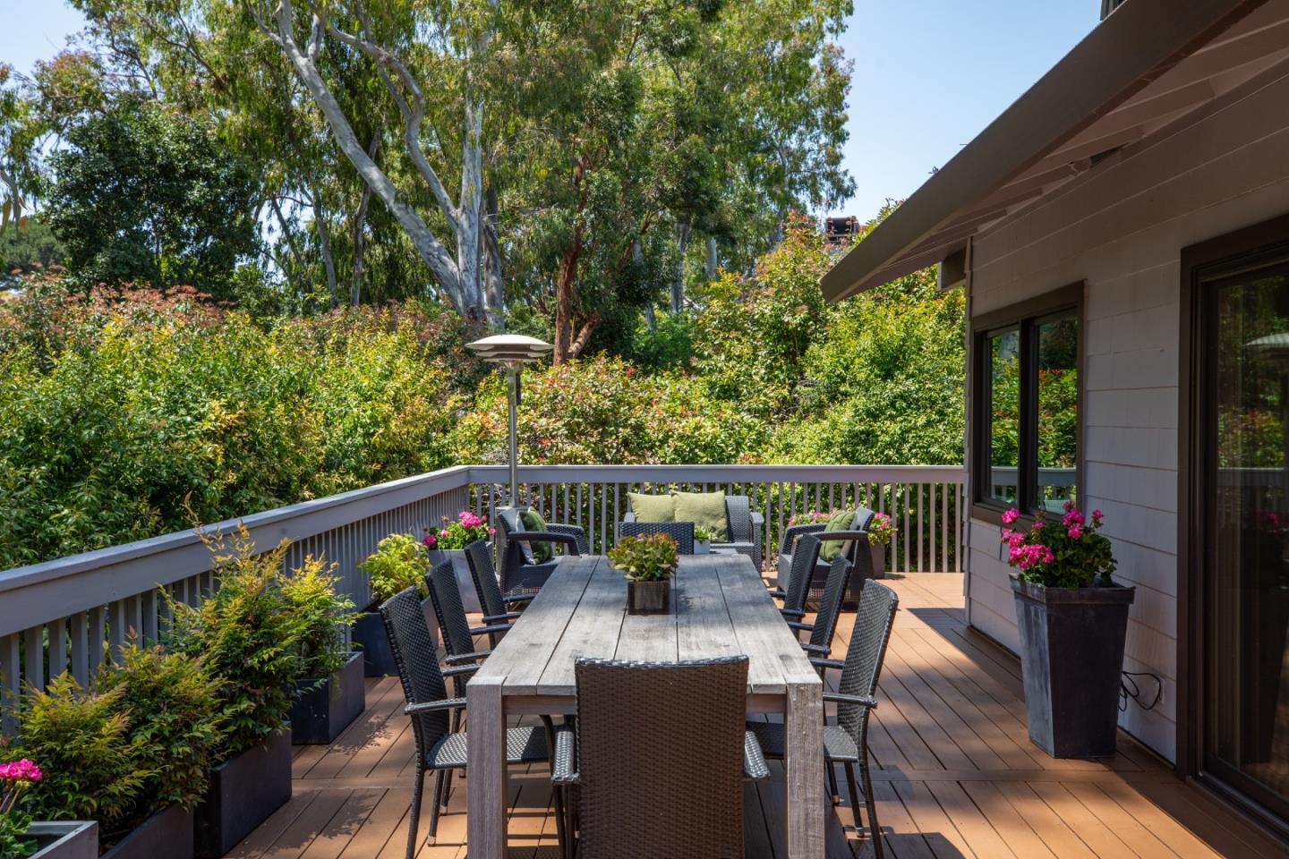 Detail Gallery Image 20 of 41 For 1330 Trinity Dr, Menlo Park,  CA 94025 - 3 Beds | 2/1 Baths