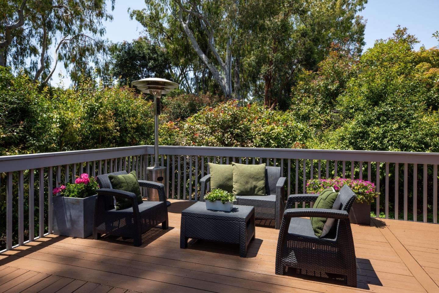 Detail Gallery Image 21 of 41 For 1330 Trinity Dr, Menlo Park,  CA 94025 - 3 Beds | 2/1 Baths