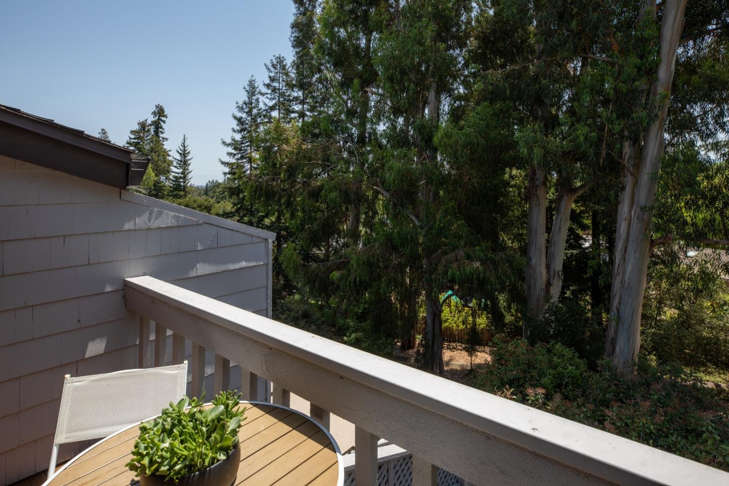 Detail Gallery Image 31 of 41 For 1330 Trinity Dr, Menlo Park,  CA 94025 - 3 Beds | 2/1 Baths