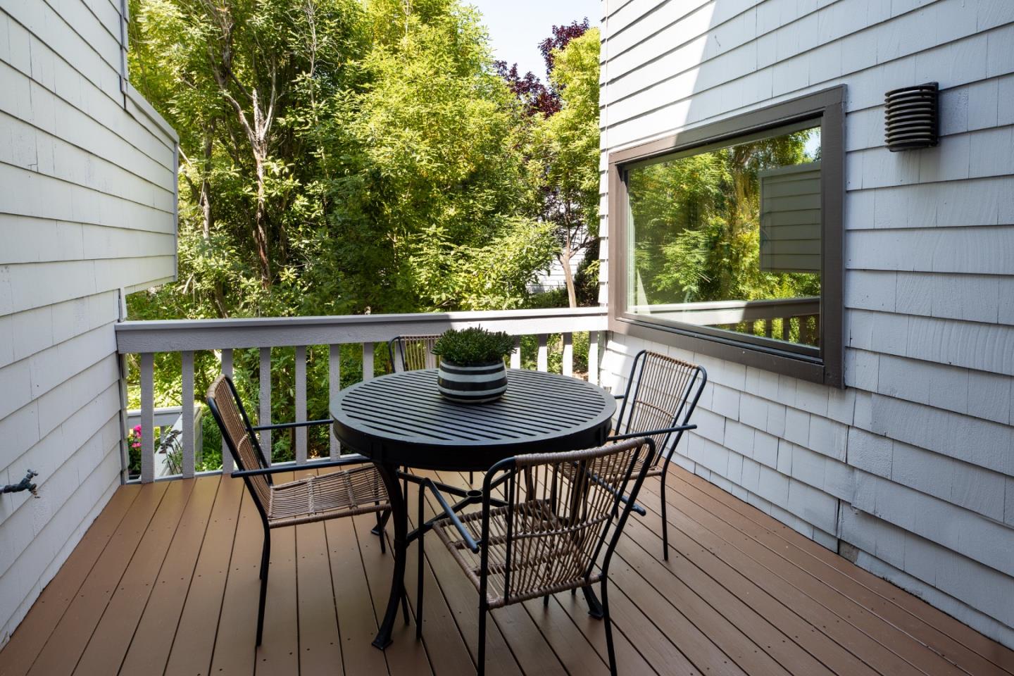 Detail Gallery Image 7 of 41 For 1330 Trinity Dr, Menlo Park,  CA 94025 - 3 Beds | 2/1 Baths