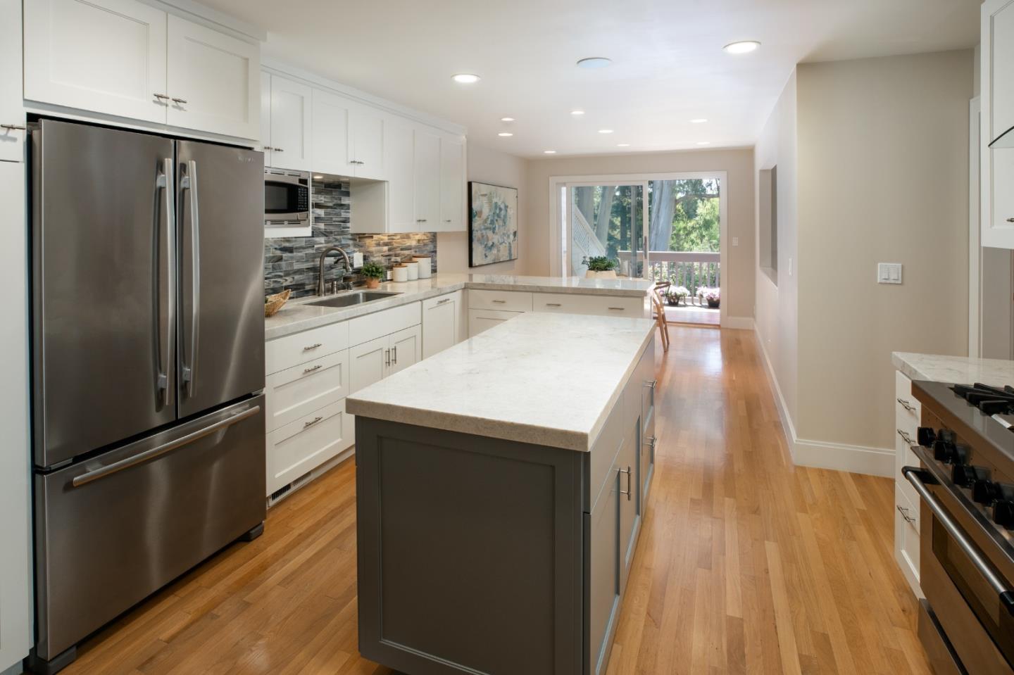 Detail Gallery Image 9 of 41 For 1330 Trinity Dr, Menlo Park,  CA 94025 - 3 Beds | 2/1 Baths