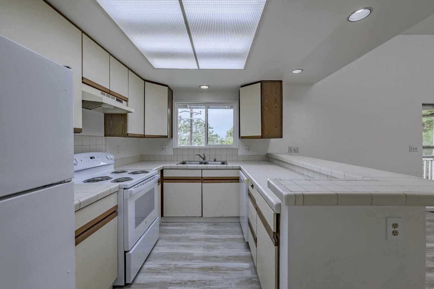 Detail Gallery Image 12 of 31 For 740 Loma Prieta Dr, Aptos,  CA 95003 - 3 Beds | 2/1 Baths