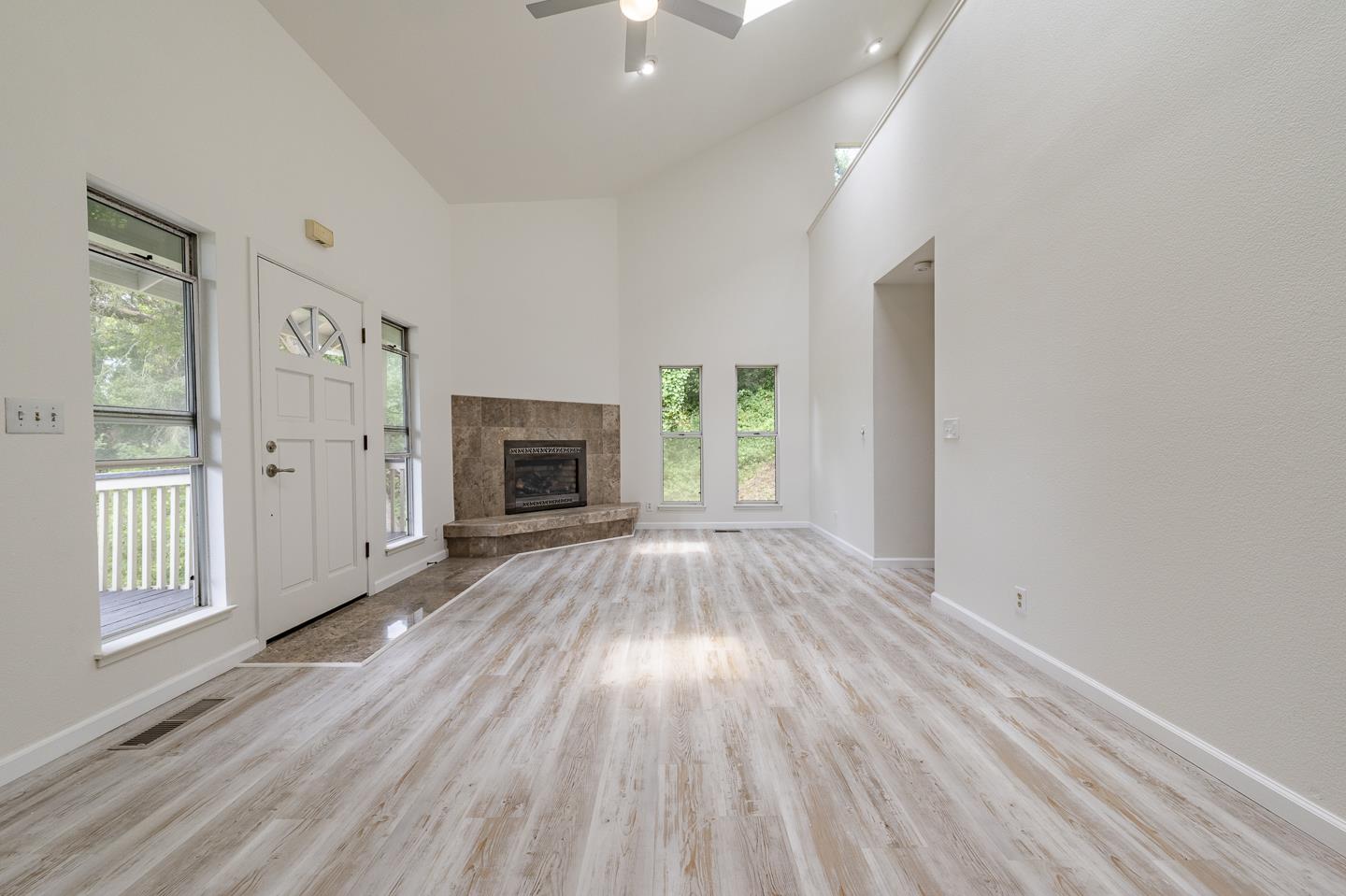 Detail Gallery Image 5 of 31 For 740 Loma Prieta Dr, Aptos,  CA 95003 - 3 Beds | 2/1 Baths