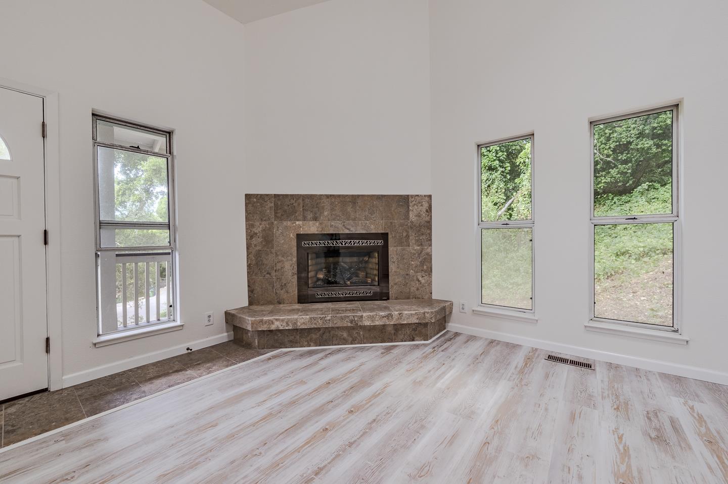 Detail Gallery Image 7 of 31 For 740 Loma Prieta Dr, Aptos,  CA 95003 - 3 Beds | 2/1 Baths