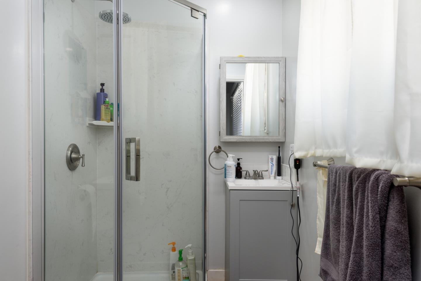 Detail Gallery Image 13 of 16 For 2085 Addison Ave, East Palo Alto,  CA 94303 - 3 Beds | 3 Baths