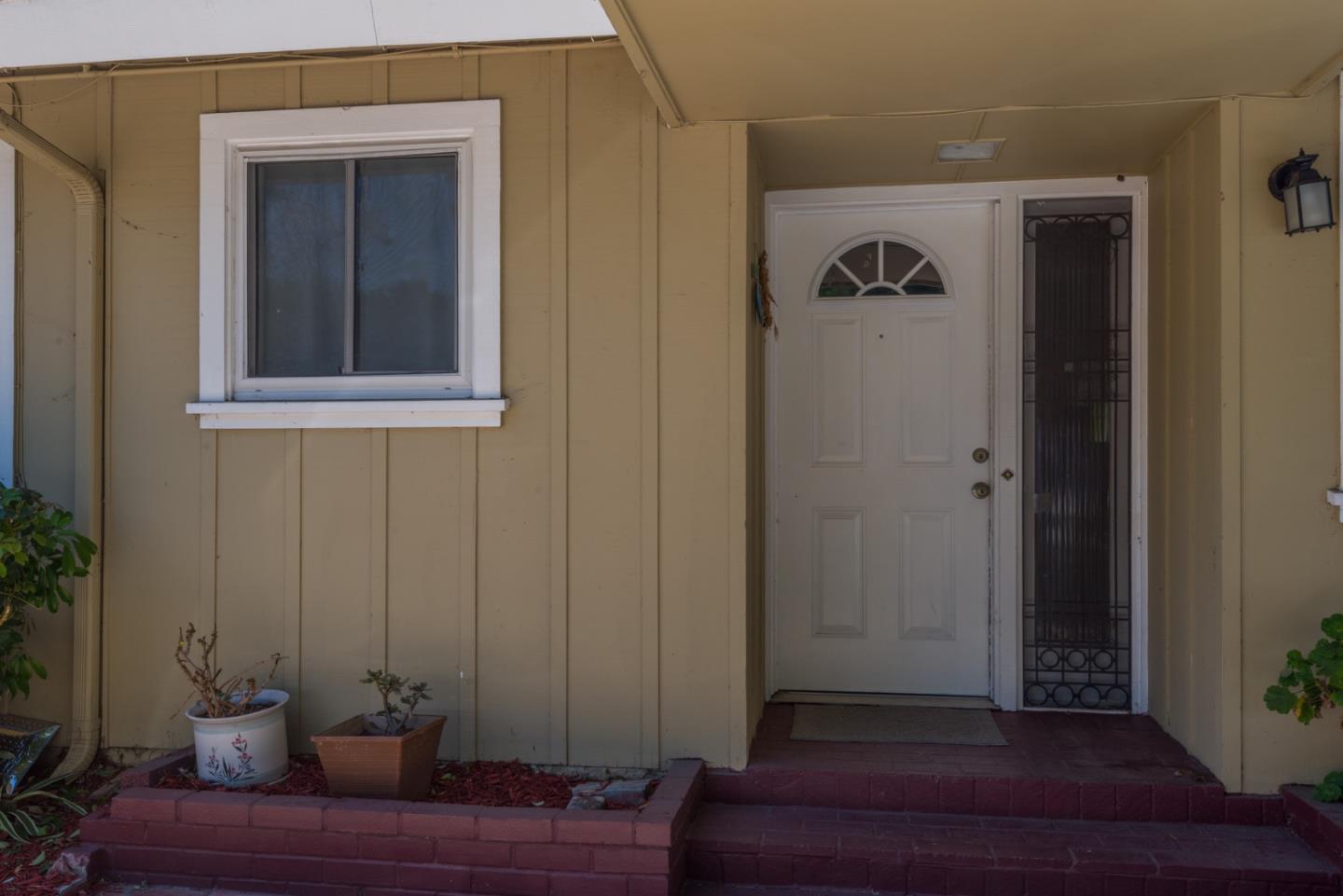 Detail Gallery Image 2 of 16 For 2085 Addison Ave, East Palo Alto,  CA 94303 - 3 Beds | 3 Baths