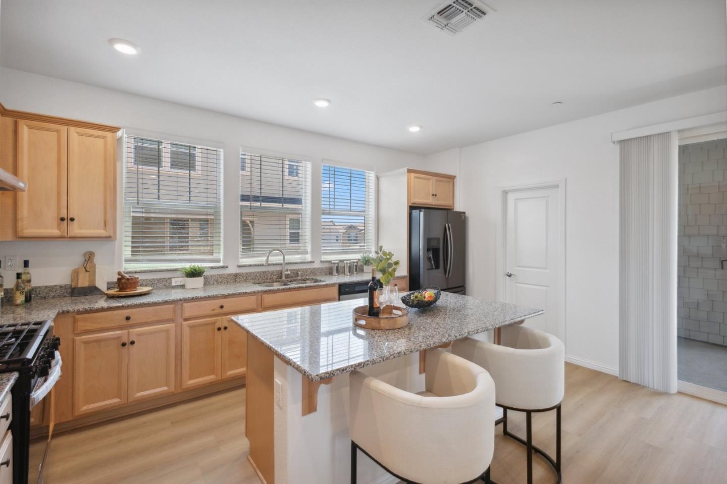 Detail Gallery Image 13 of 40 For 24227 2nd St, Hayward,  CA 94541 - 3 Beds | 3/1 Baths