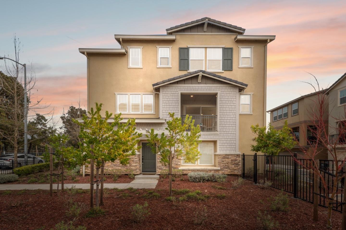 Detail Gallery Image 2 of 40 For 24227 2nd St, Hayward,  CA 94541 - 3 Beds | 3/1 Baths