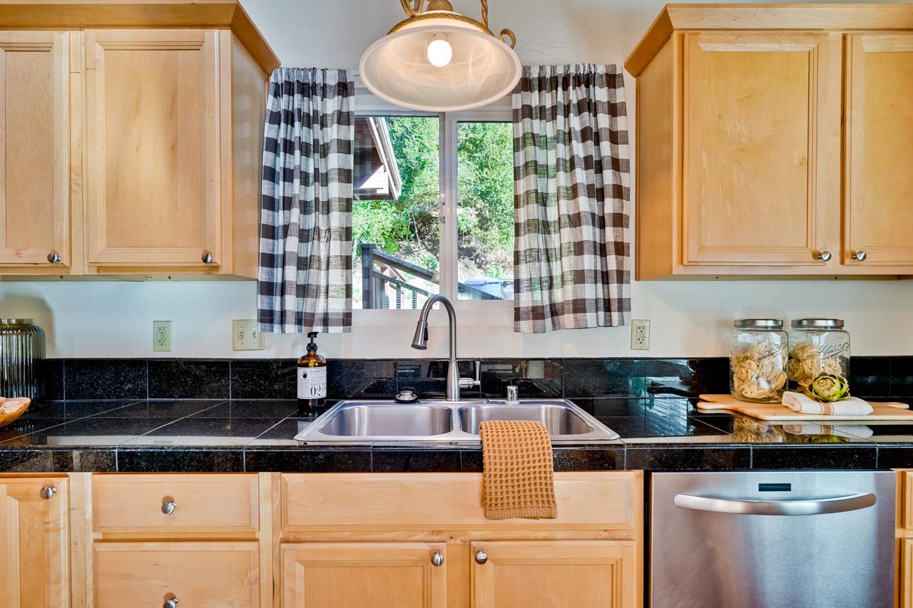 Detail Gallery Image 21 of 73 For 851 Burns Ave, Aptos,  CA 95003 - 3 Beds | 2/1 Baths