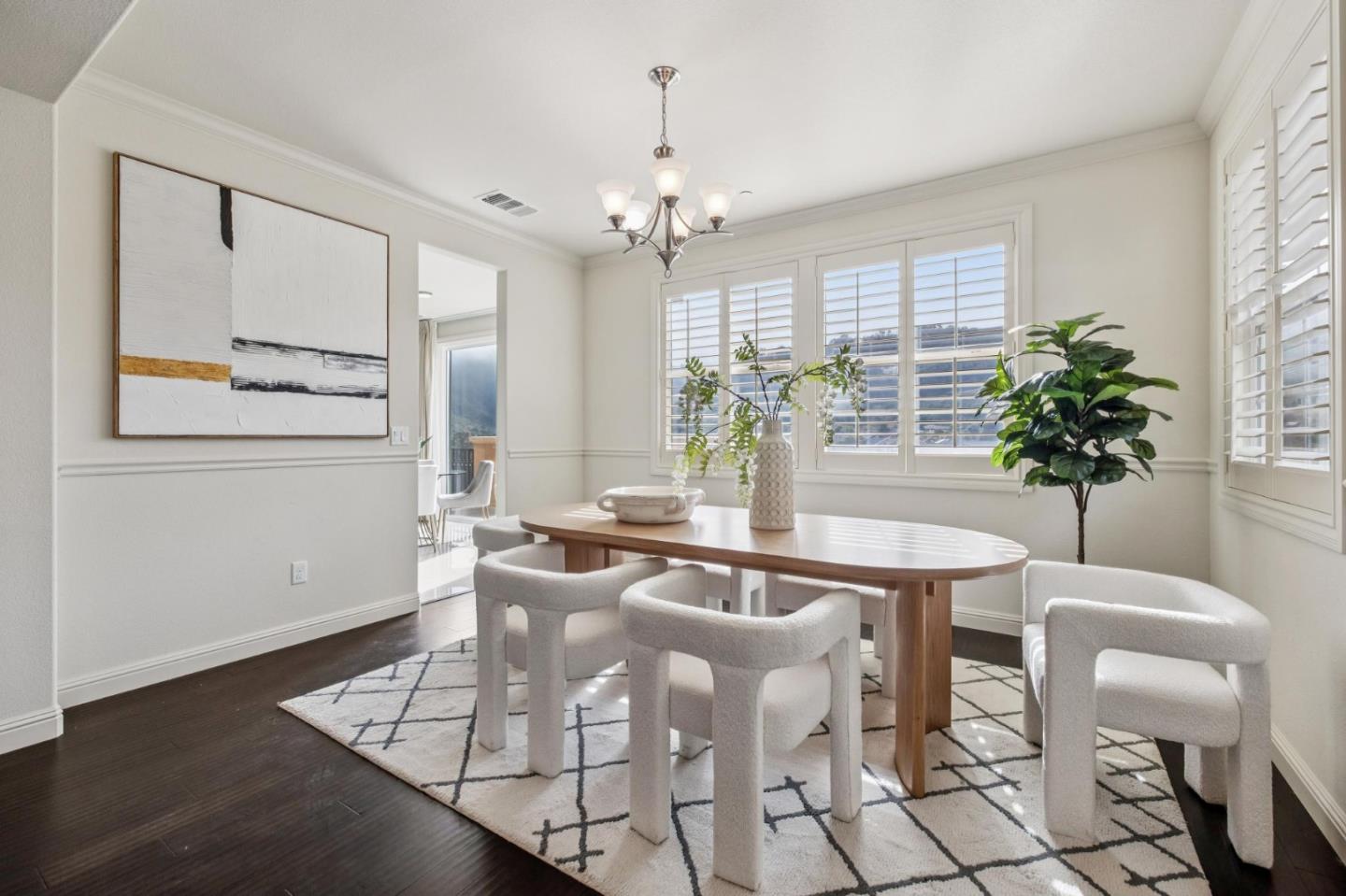 Detail Gallery Image 11 of 63 For 101 Butterweed Ln, Brisbane,  CA 94005 - 5 Beds | 3 Baths
