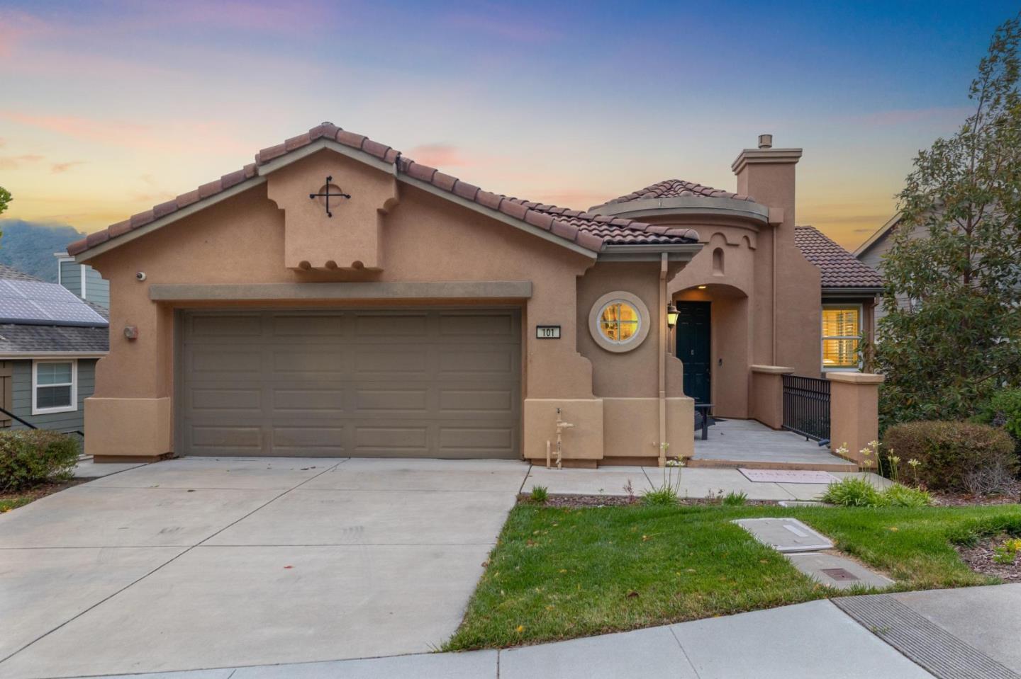 Detail Gallery Image 2 of 63 For 101 Butterweed Ln, Brisbane,  CA 94005 - 5 Beds | 3 Baths