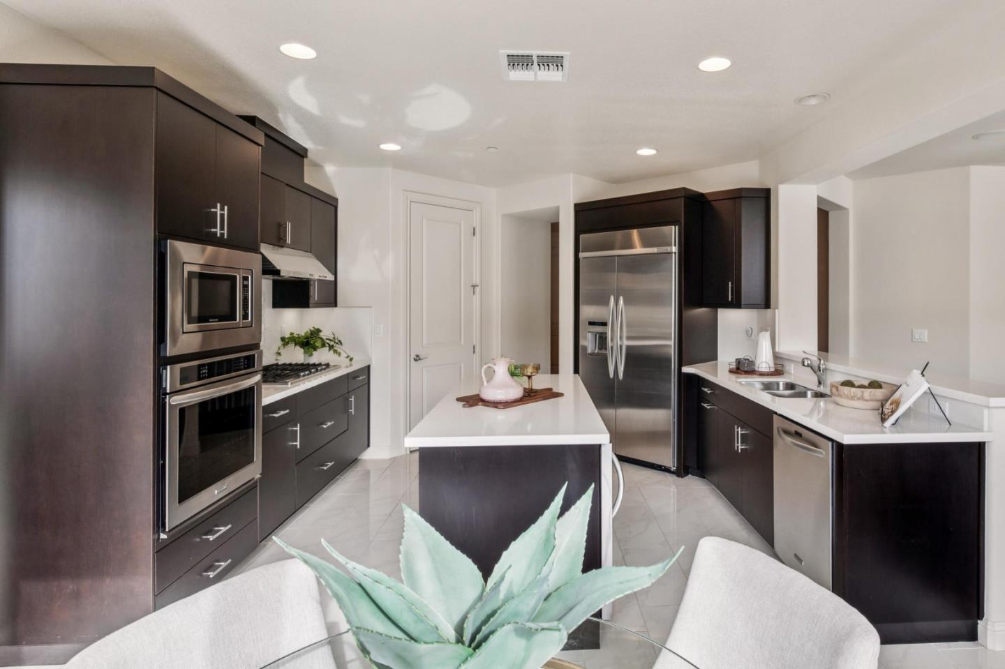 Detail Gallery Image 20 of 63 For 101 Butterweed Ln, Brisbane,  CA 94005 - 5 Beds | 3 Baths
