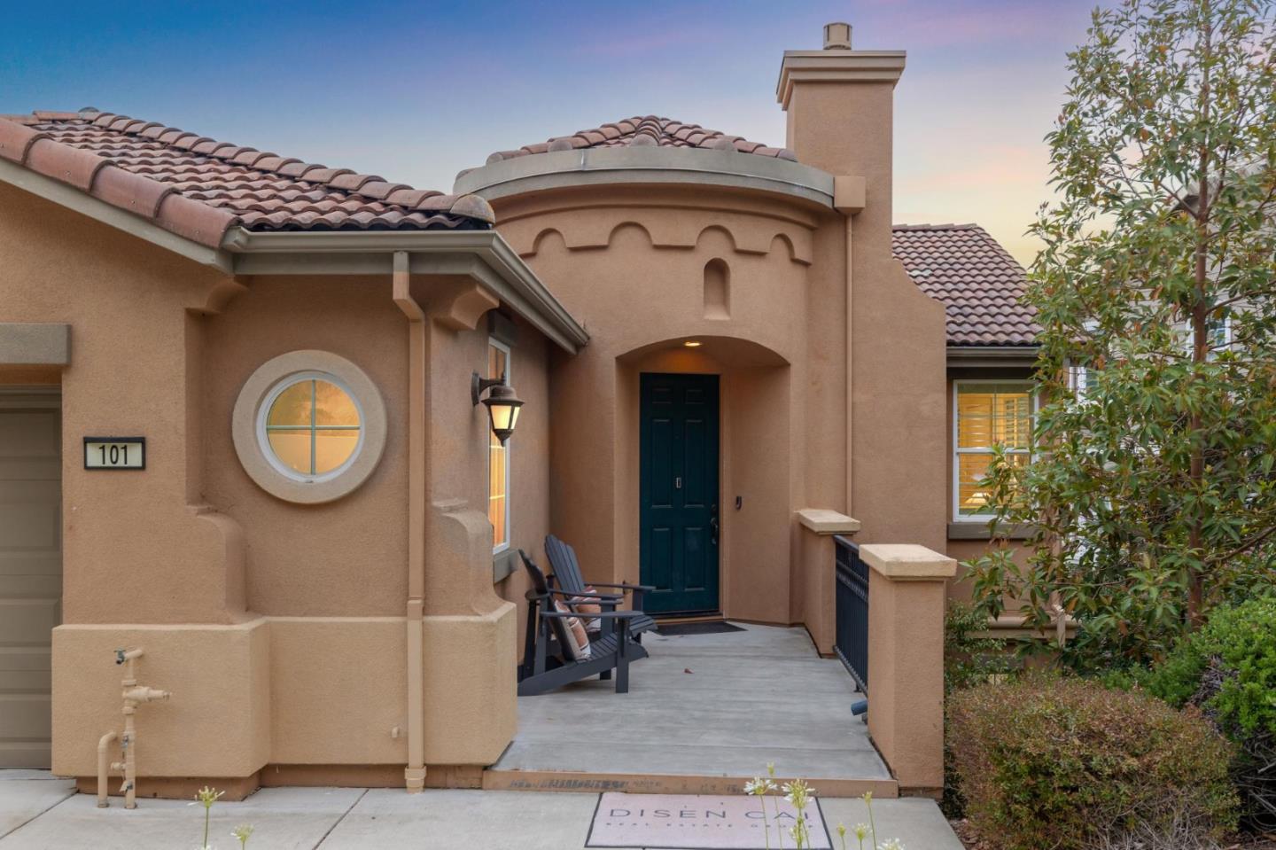 Detail Gallery Image 3 of 63 For 101 Butterweed Ln, Brisbane,  CA 94005 - 5 Beds | 3 Baths