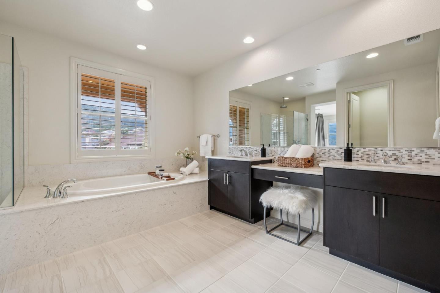 Detail Gallery Image 32 of 63 For 101 Butterweed Ln, Brisbane,  CA 94005 - 5 Beds | 3 Baths