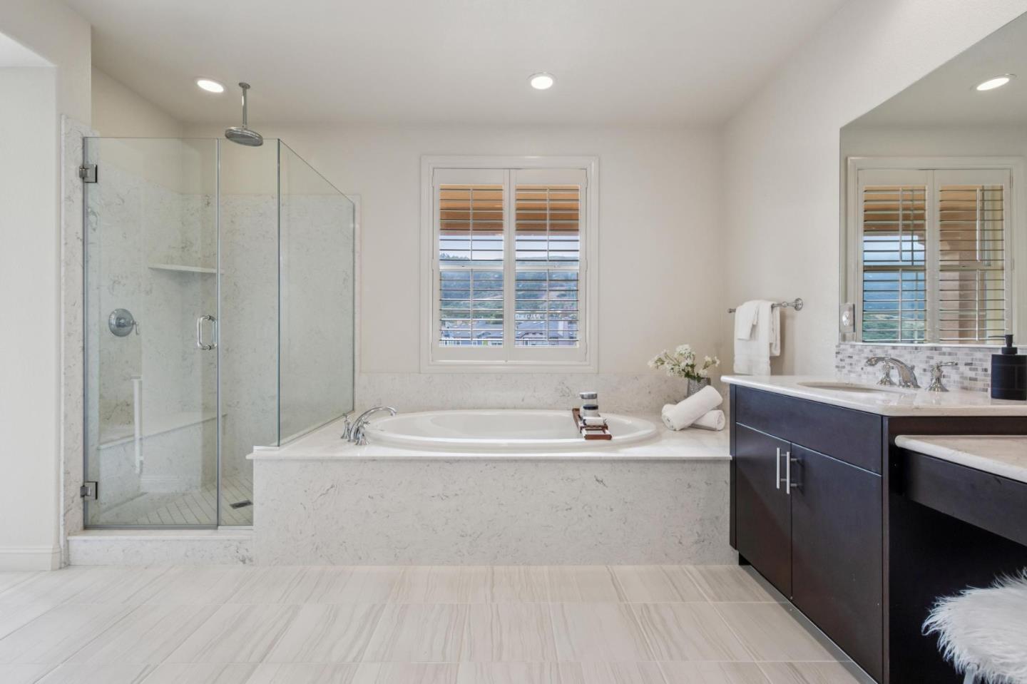 Detail Gallery Image 33 of 63 For 101 Butterweed Ln, Brisbane,  CA 94005 - 5 Beds | 3 Baths