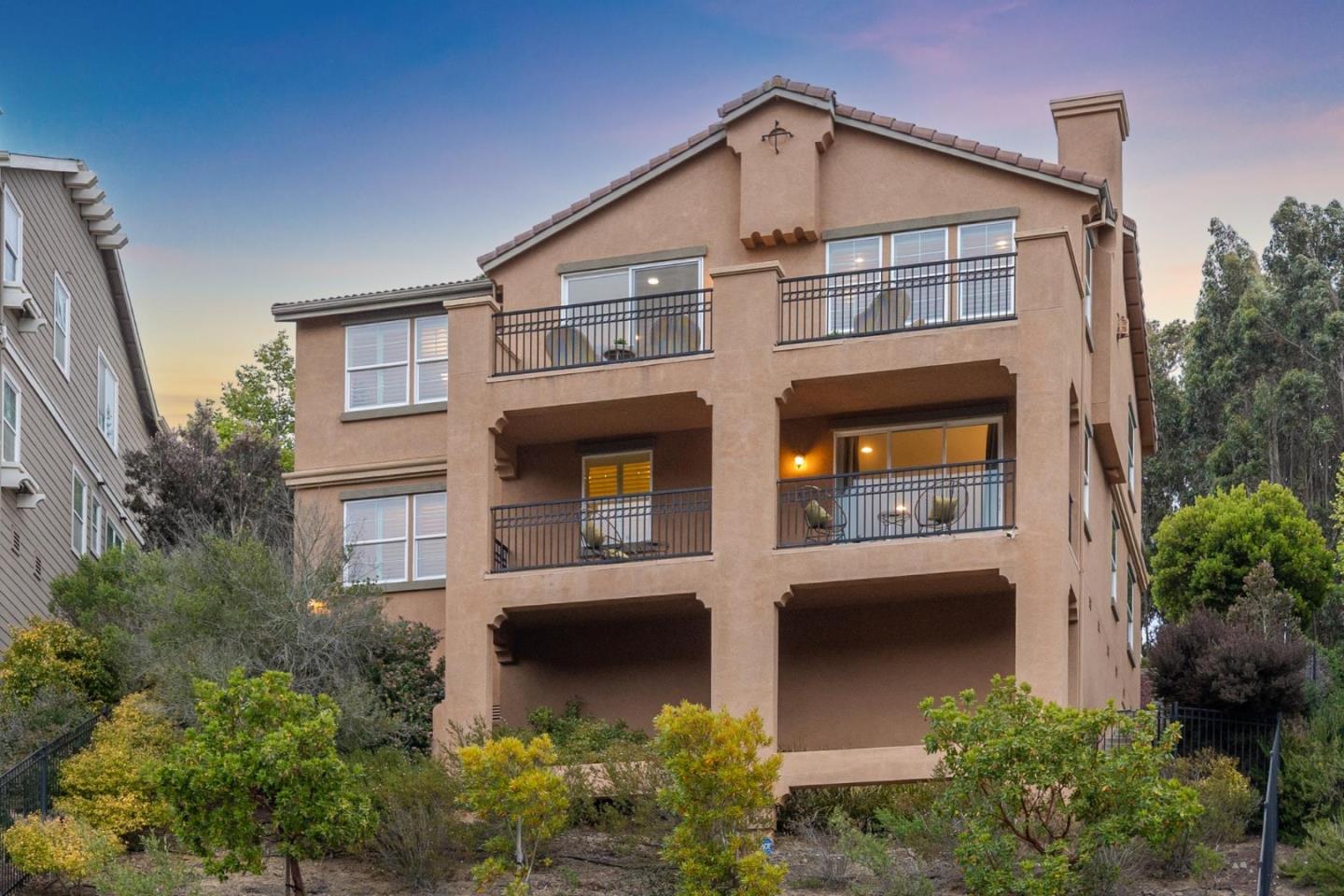 Detail Gallery Image 60 of 63 For 101 Butterweed Ln, Brisbane,  CA 94005 - 5 Beds | 3 Baths