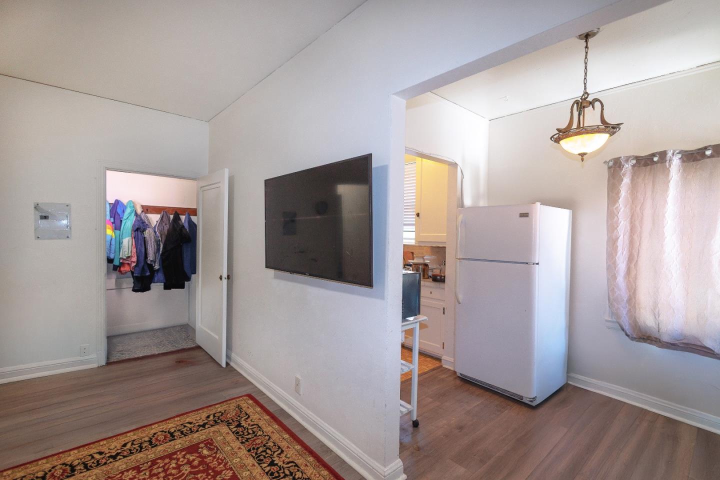 Detail Gallery Image 12 of 62 For 1116 Douglas Ave, Burlingame,  CA 94010 - – Beds | – Baths