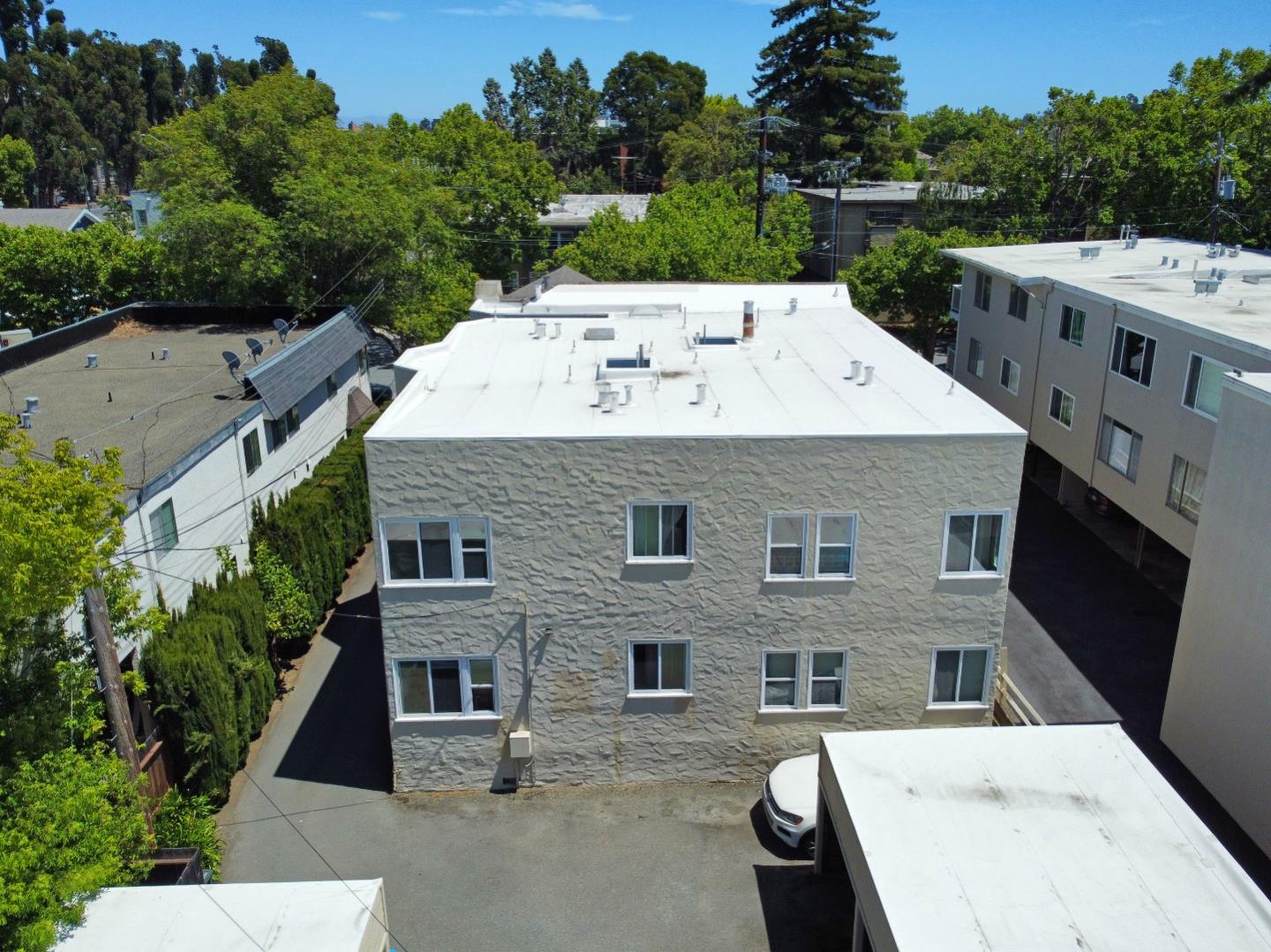 Detail Gallery Image 7 of 62 For 1116 Douglas Ave, Burlingame,  CA 94010 - – Beds | – Baths