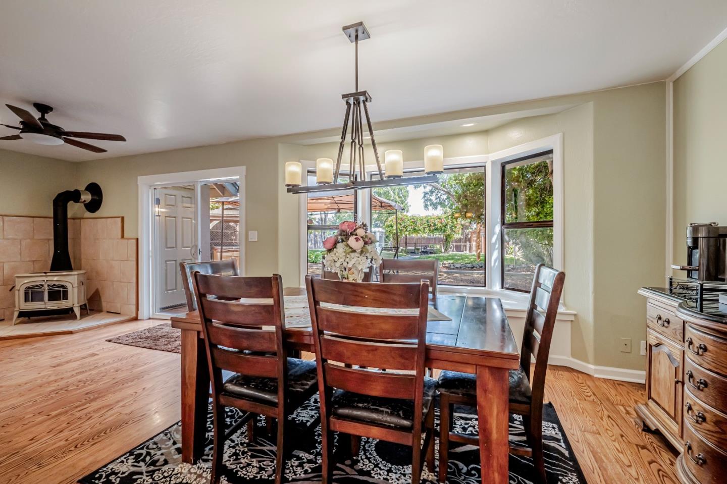 Detail Gallery Image 17 of 52 For 18 Linden Rd, Watsonville,  CA 95076 - 4 Beds | 3/1 Baths