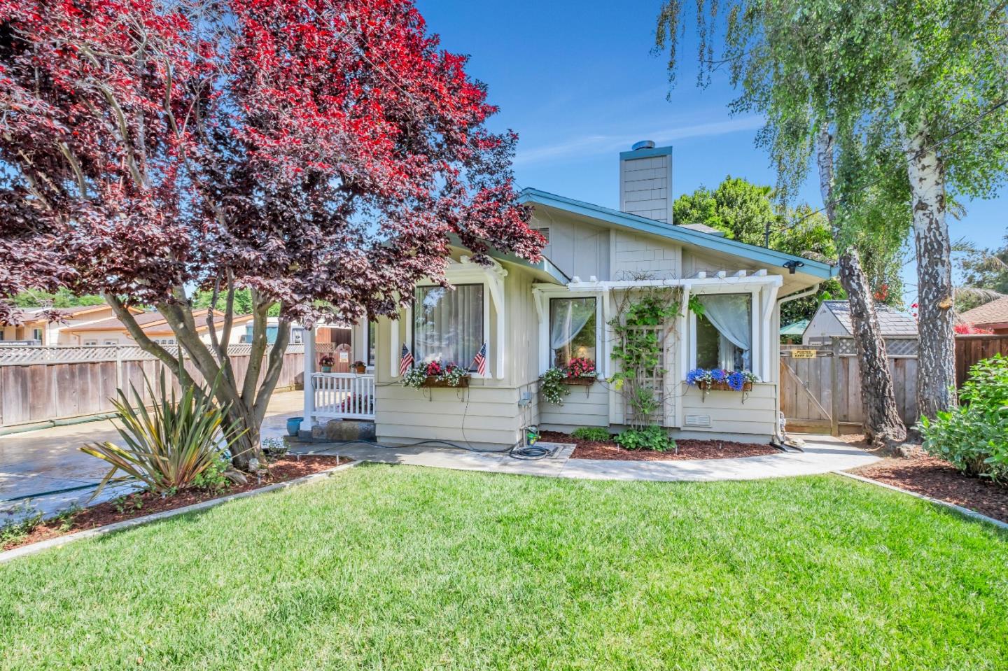 Detail Gallery Image 2 of 52 For 18 Linden Rd, Watsonville,  CA 95076 - 4 Beds | 3/1 Baths