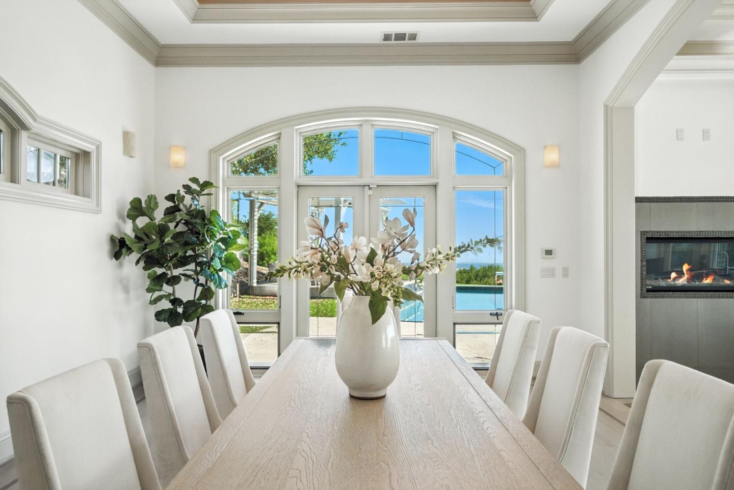 Detail Gallery Image 10 of 65 For 12252 Menalto Dr, Los Altos Hills,  CA 94022 - 5 Beds | 5/2 Baths