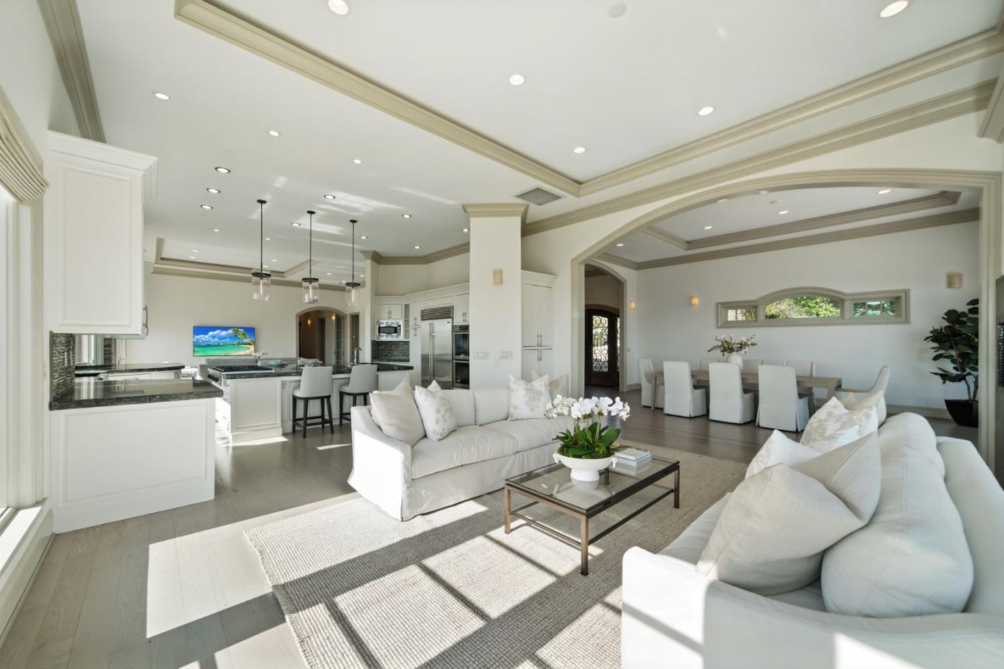 Detail Gallery Image 16 of 65 For 12252 Menalto Dr, Los Altos Hills,  CA 94022 - 5 Beds | 5/2 Baths