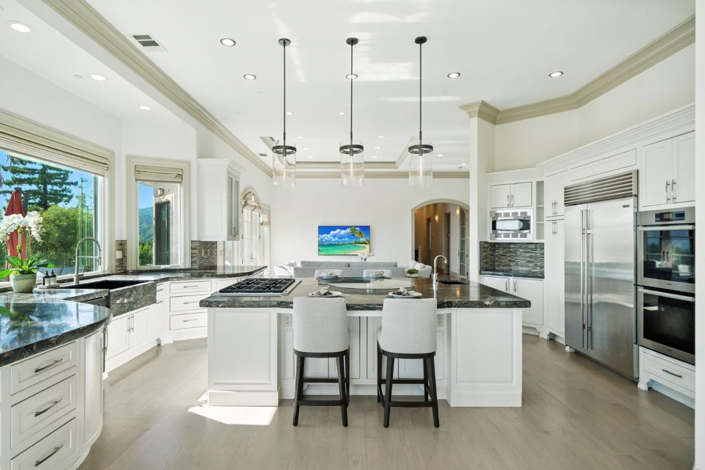 Detail Gallery Image 17 of 65 For 12252 Menalto Dr, Los Altos Hills,  CA 94022 - 5 Beds | 5/2 Baths