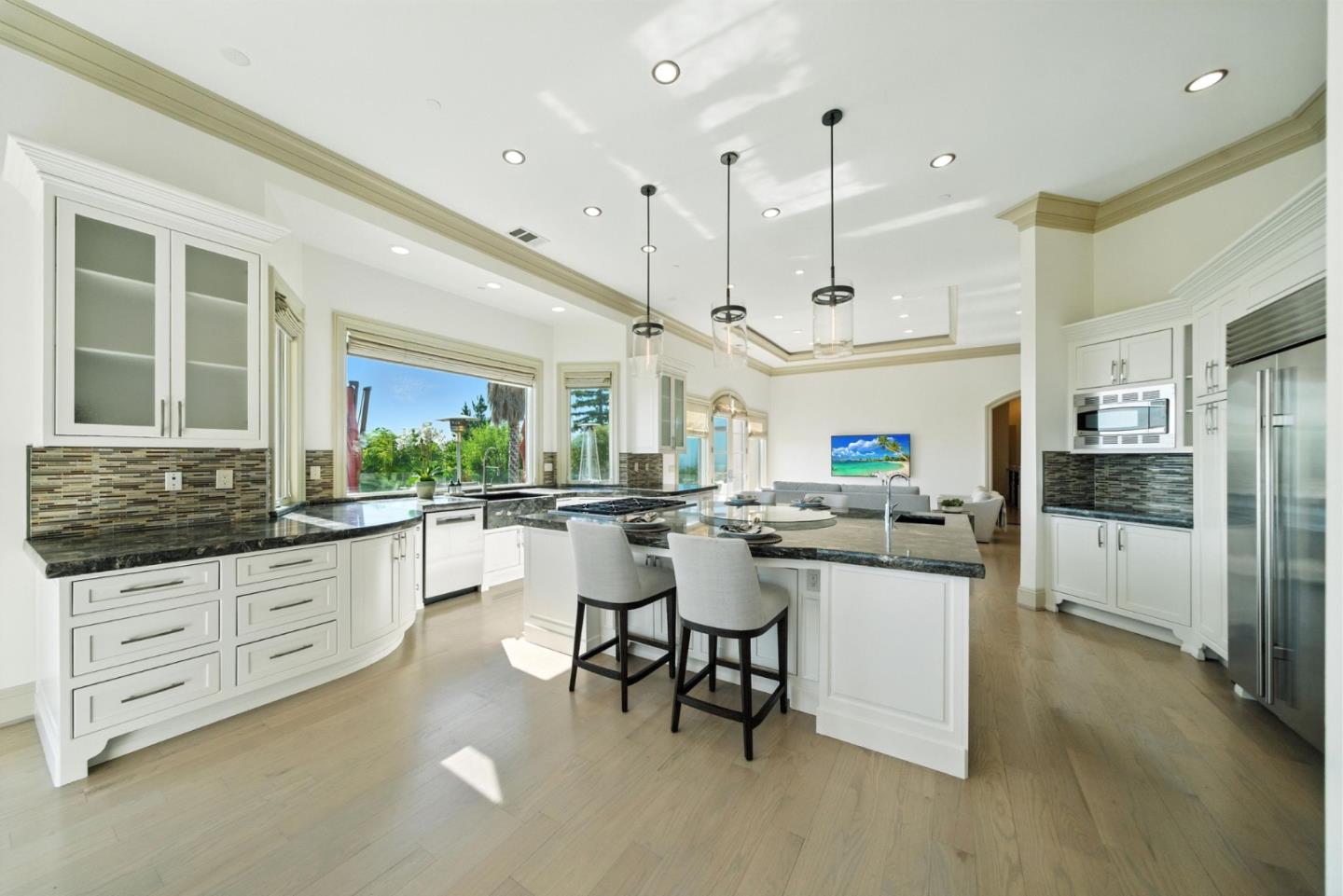 Detail Gallery Image 18 of 65 For 12252 Menalto Dr, Los Altos Hills,  CA 94022 - 5 Beds | 5/2 Baths